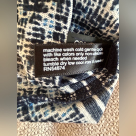 The Limited Navy Blue Patterned 3/4 Sleeve Top Blouse. Size Medium - Picture 11 of 11